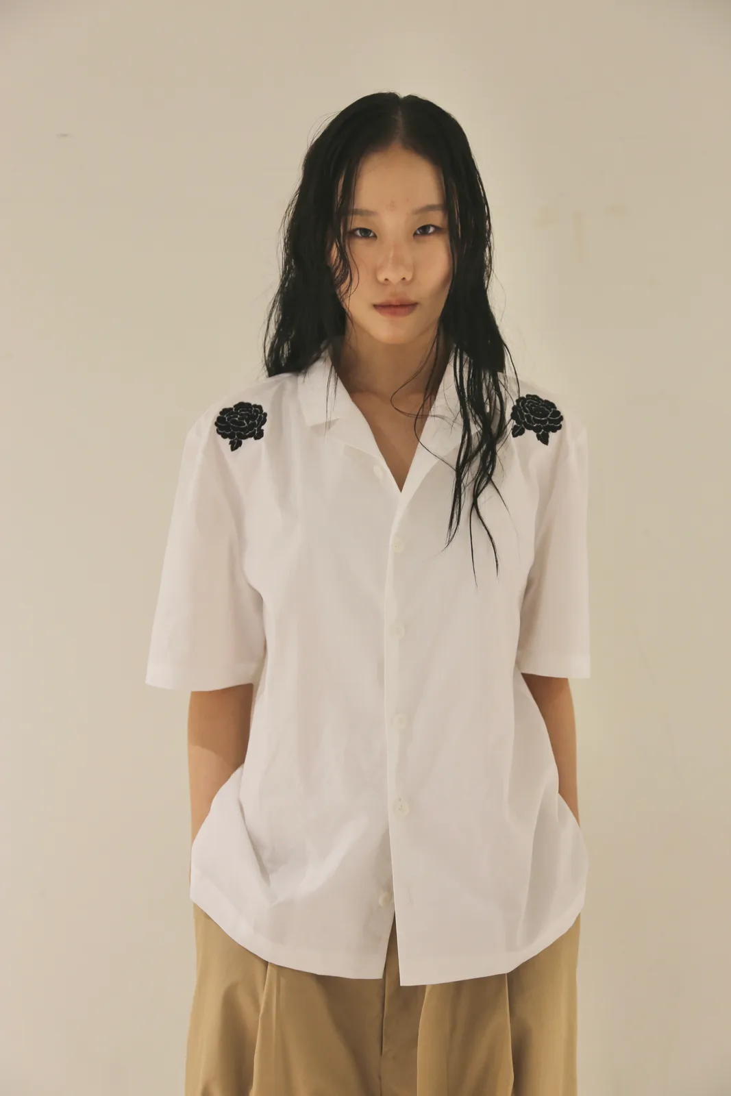 모란 floral embroidered short shirt